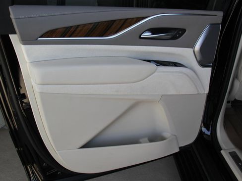 Used 2023 Cadillac Escalade ESV Sport Platinum AWD/4WD image 38
