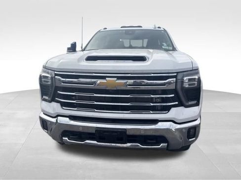 Used 2024 Chevrolet Silverado 3500 LTZ w/ LTZ Convenience Package AWD/4WD image 4