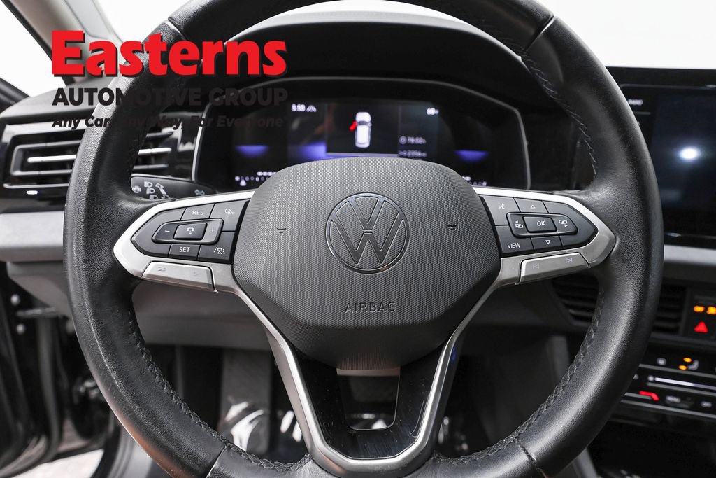 Used 2025 Volkswagen Jetta SE FWD image 12