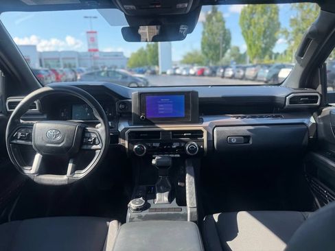Certified 2024 Toyota Tacoma SR5 AWD/4WD image 18