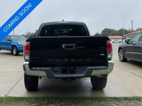 Used 2017 Toyota Tacoma TRD Off-Road w/ Tow Package (A/T) AWD/4WD image 2