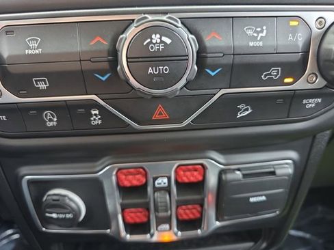 Used 2021 Jeep Wrangler Unlimited Islander image 25