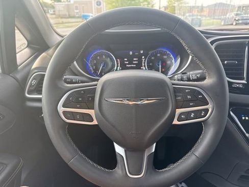 Used 2025 Chrysler Pacifica Select FWD image 15