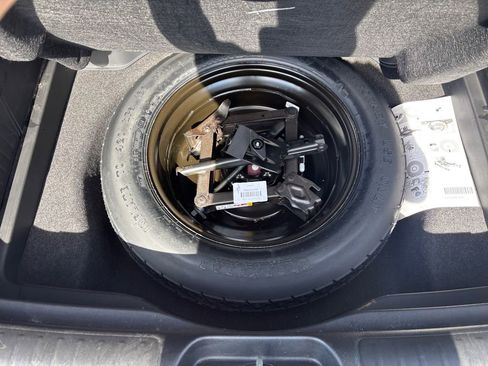 Used 2019 Jeep Cherokee High Altitude AWD/4WD image 6