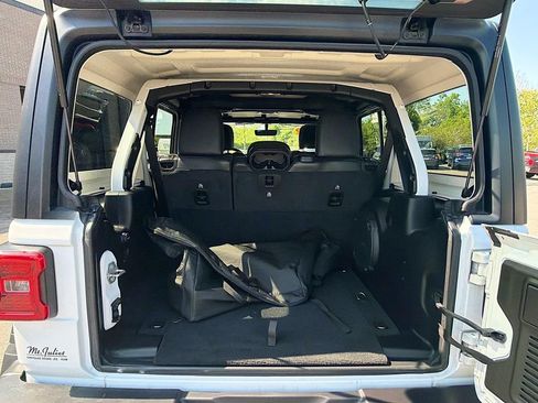 Used 2022 Jeep Wrangler Unlimited Rubicon w/ LED Lighting Group AWD/4WD image 12