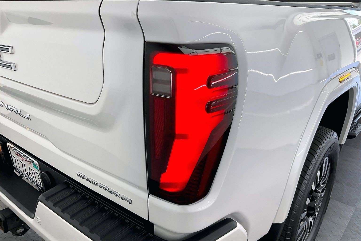 Used 2024 GMC Sierra 2500 Denali Ultimate AWD/4WD image 29