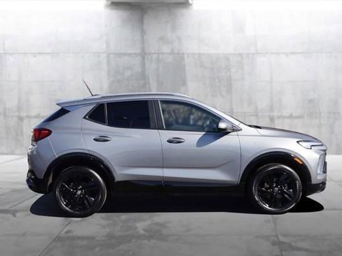 Used 2024 Buick Encore GX Sport Touring image 5