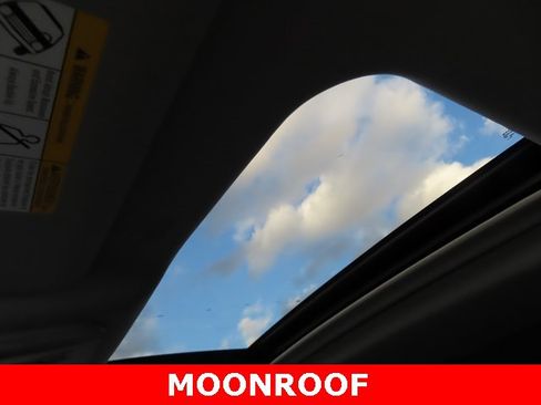 Used 2020 Toyota Highlander XLE image 4