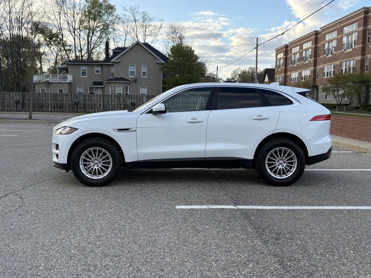 Used 2019 Jaguar F-PACE AWD/4WD image 18