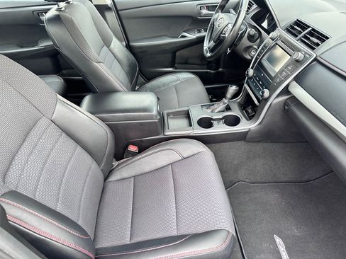 Used 2016 Toyota Camry SE image 9