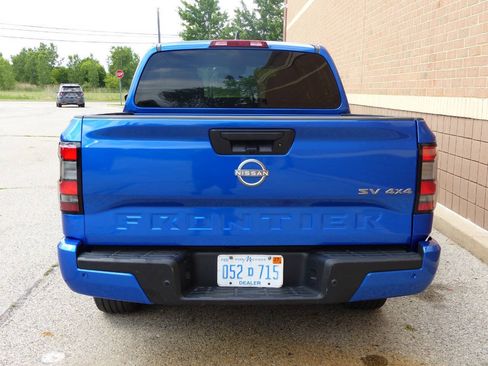 Used 2024 Nissan Frontier SV w/ Technology Package AWD/4WD image 10