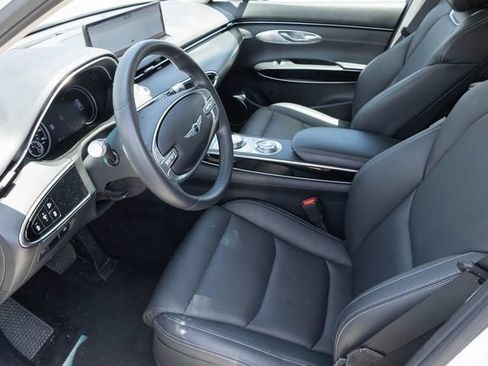Used 2025 Genesis GV70 2.5T AWD/4WD image 2