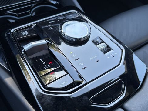 Used 2025 BMW 530i xDrive w/ Premium Package AWD/4WD image 26