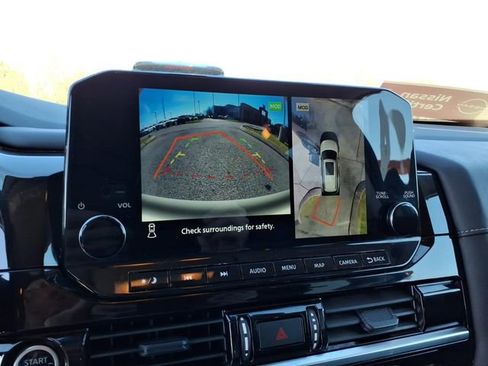 Certified 2024 Nissan Pathfinder SL w/ Black Appearance Package image 14