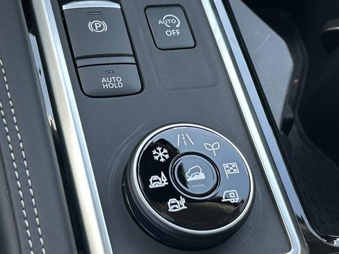 New 2026 Nissan Pathfinder Platinum AWD/4WD image 42