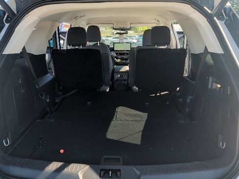 Used 2025 Ford Explorer Active image 33