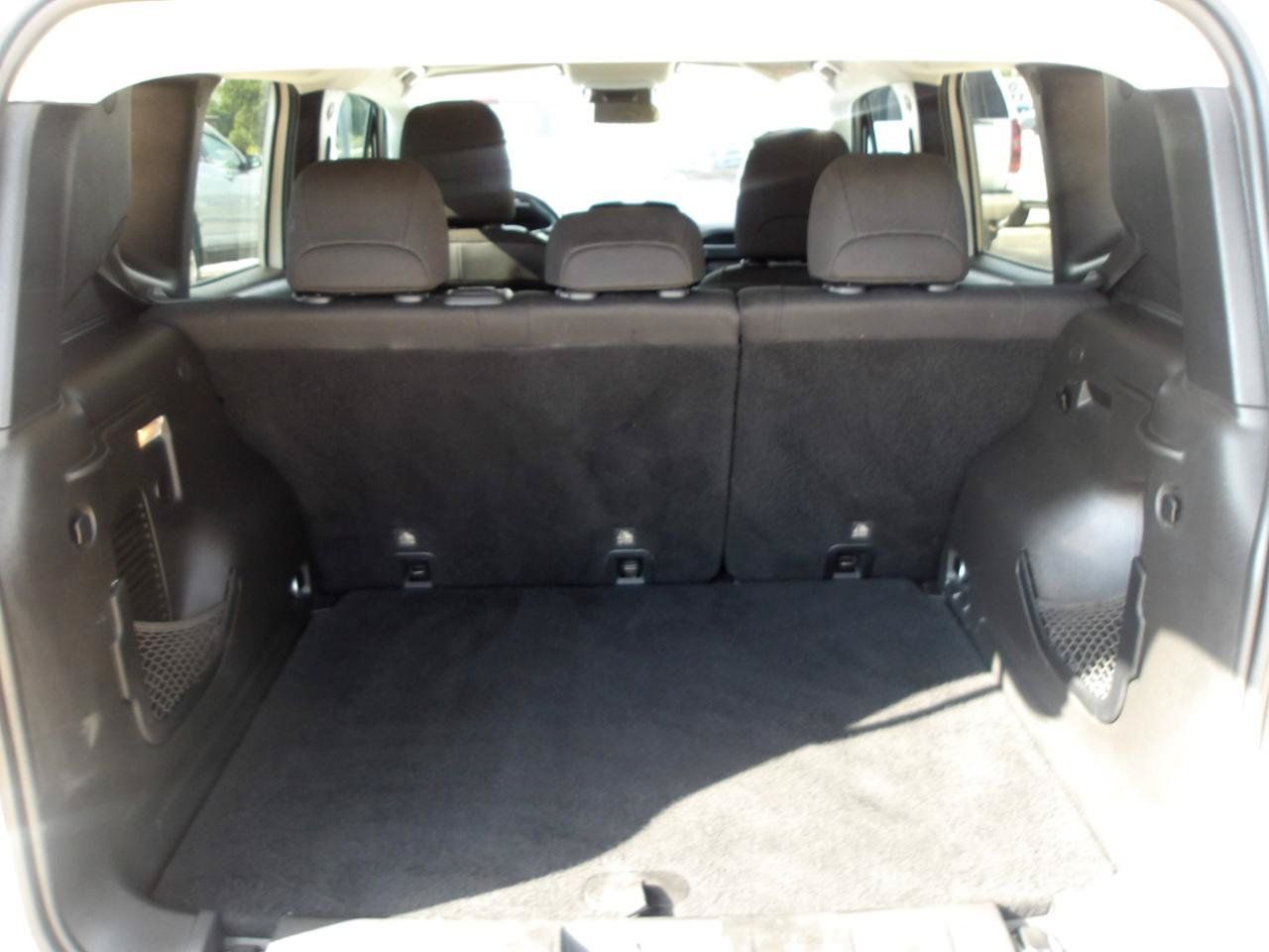 Used 2018 Jeep Renegade Altitude FWD image 13