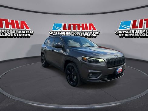 Used 2021 Jeep Cherokee Latitude Plus w/ Sun & Sound Group AWD/4WD image 2