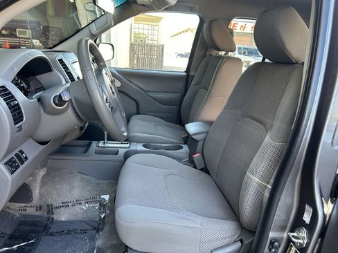 Used 2018 Nissan Frontier SV image 7