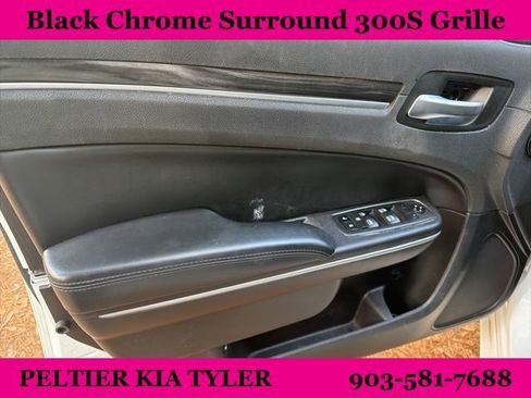 Used 2019 Chrysler 300 Touring w/ Sport Appearance Package image 16
