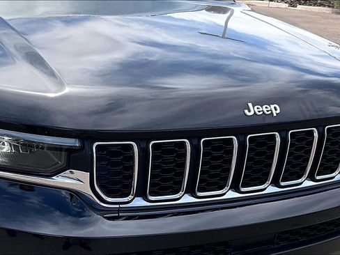 Used 2022 Jeep Grand Cherokee L Laredo w/ Luxury Tech Group I AWD/4WD image 32