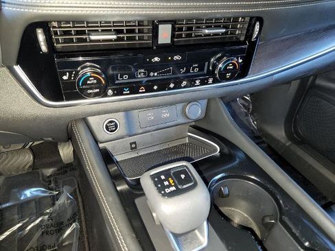 Certified 2022 Nissan Rogue Platinum w/ Head-Up Display Package image 20