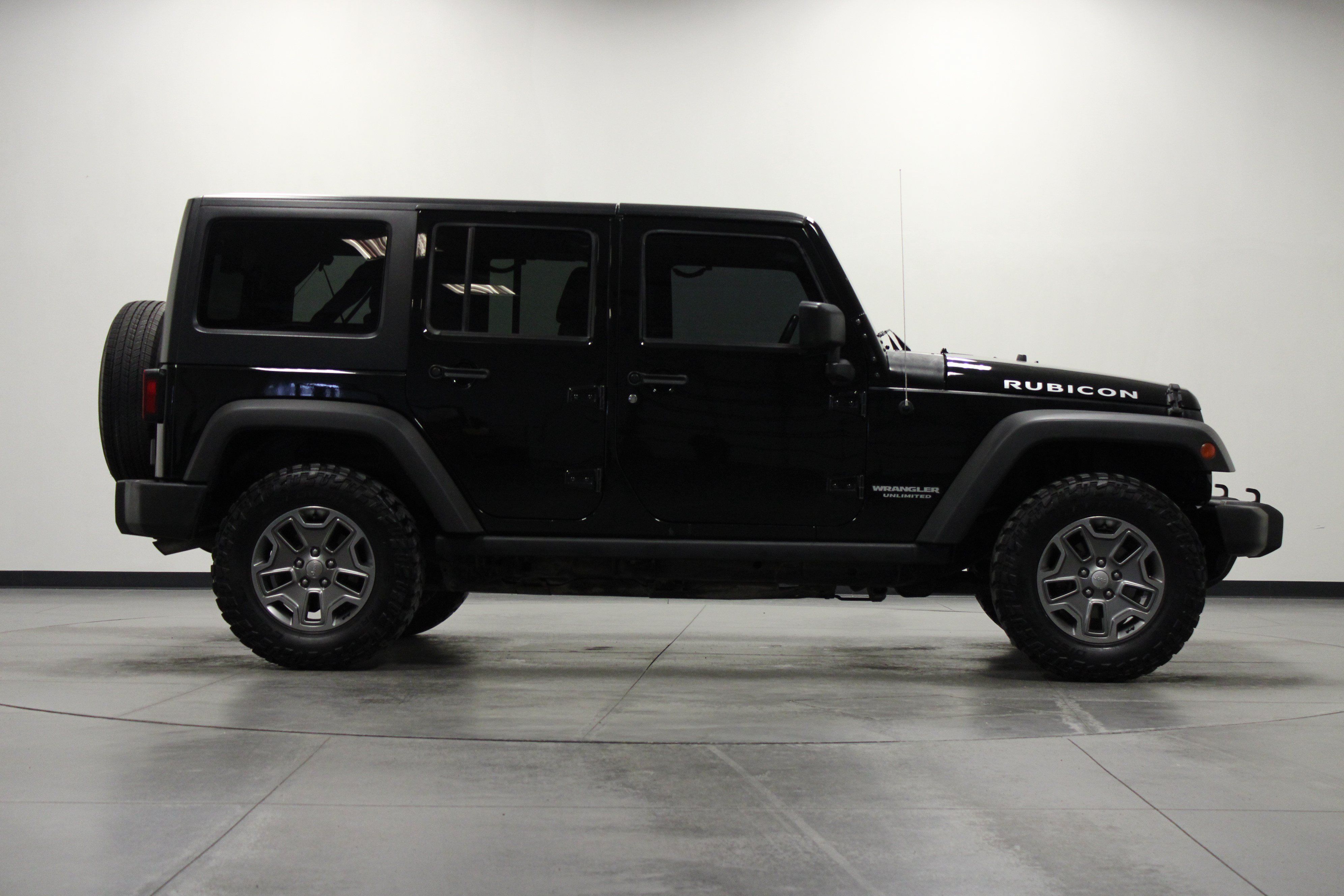 Used 2016 Jeep Wrangler Unlimited Rubicon w/ Max Tow Package AWD/4WD image 3