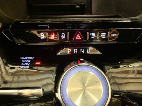 Used 2024 Jeep Wagoneer L Series II w/ Flexible Seating Group image 23