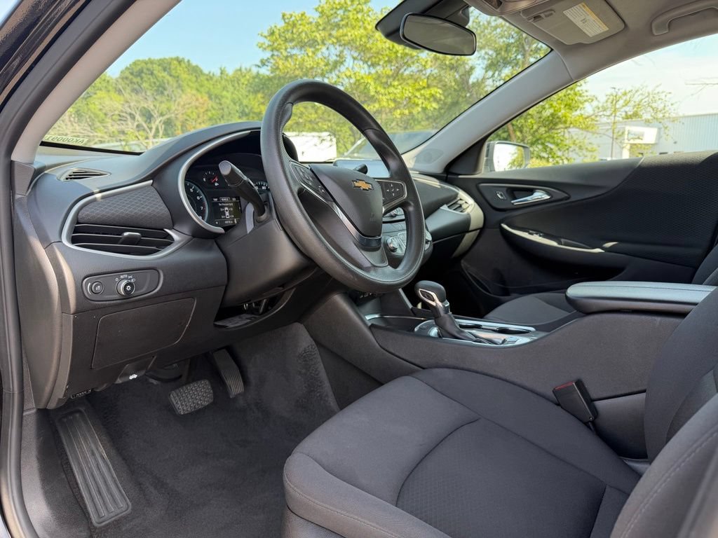 Used 2025 Chevrolet Malibu LT FWD image 9