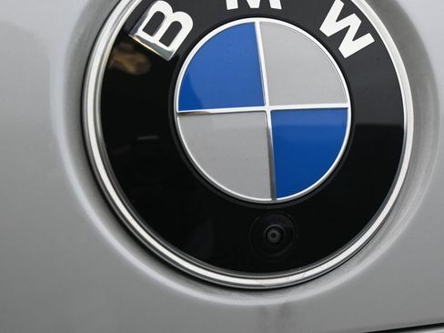 Used 2025 BMW 740i xDrive AWD/4WD image 43