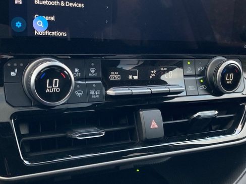 Certified 2024 Toyota Highlander XLE image 27