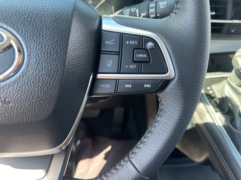 New 2026 Toyota Sienna XLE FWD image 19