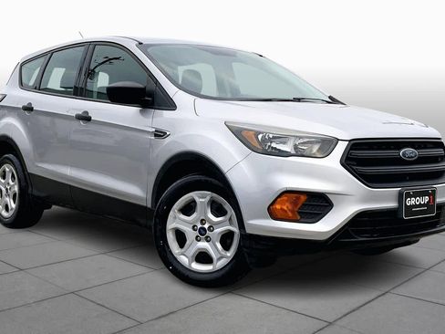 Used 2018 Ford Escape S image 3