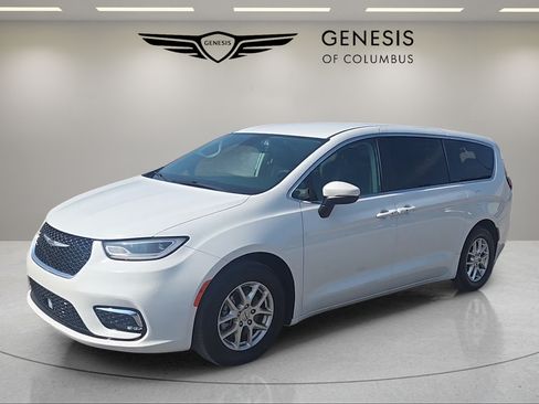 Used 2023 Chrysler Pacifica Touring-L FWD image 1
