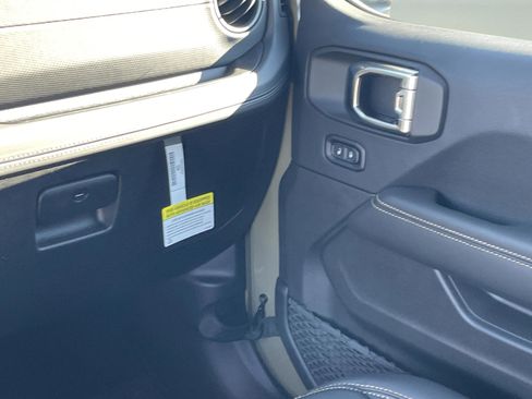 New 2025 Jeep Wrangler Unlimited Rubicon 392 image 19