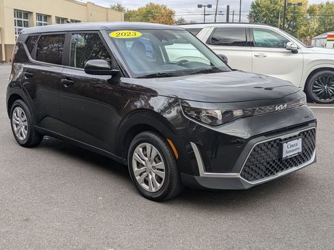 Used 2023 Kia Soul LX image 3