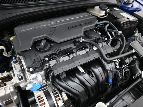 Certified 2025 Hyundai Elantra Sport image 43