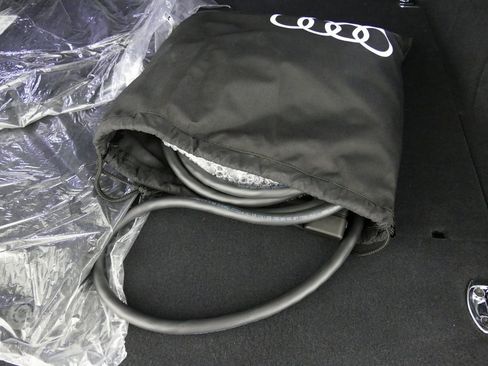 Used 2024 Audi Q5 e Prestige w/ Prestige Package image 34