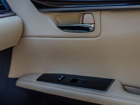 Used 2017 Lexus ES 350 w/ Premium Package FWD image 24