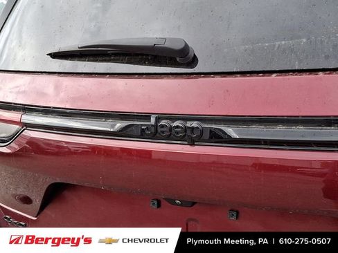 Used 2025 Jeep Grand Cherokee Altitude image 31