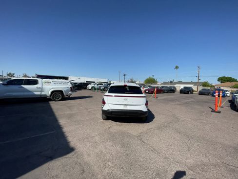 Used 2025 Hyundai Kona SEL image 16