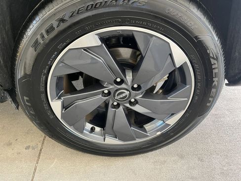 Used 2025 Nissan Rogue SV image 31