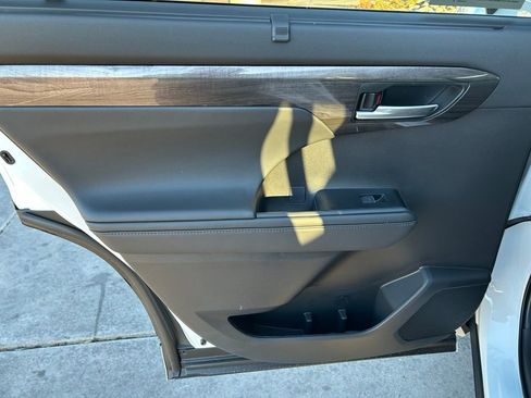 New 2026 Toyota Highlander Platinum AWD/4WD image 22
