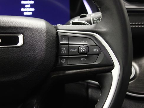 Used 2023 Jeep Grand Cherokee Limited AWD/4WD image 23