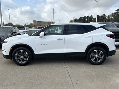 Used 2025 Chevrolet Blazer LT image 3