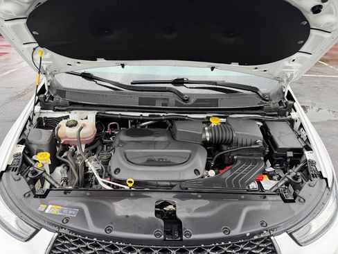 Used 2024 Chrysler Pacifica Touring-L FWD image 20