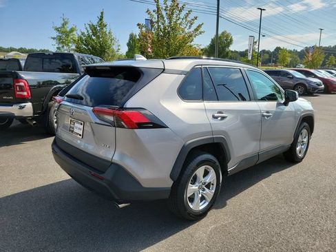 Used 2021 Toyota RAV4 XLE FWD image 4
