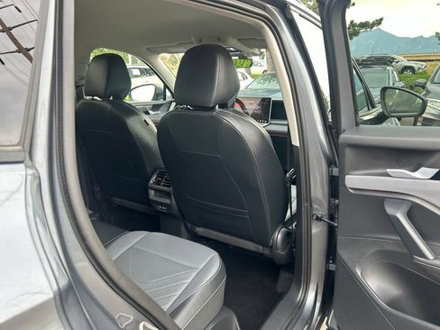 Used 2026 Volkswagen Tiguan SE AWD/4WD image 13
