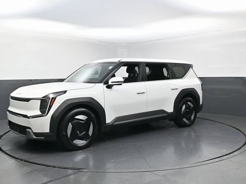Used 2024 Kia EV9 Light Long Range image 14