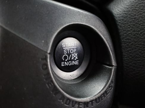 Used 2019 Jeep Renegade Sport w/ Sport Appearance Group FWD image 31